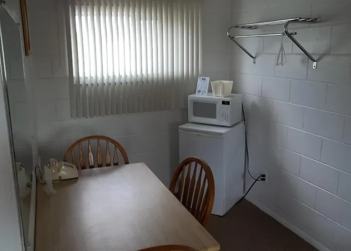 Budget Host Elk Antler Motel